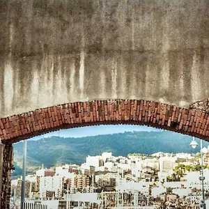la-finestra-sul-cielo-del-porto-antico-di-genova.hotelitalianriviera.com/
